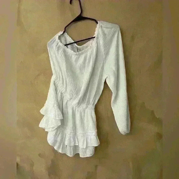 Elegant White Off-Shoulder Dress - Picture 4 of 15